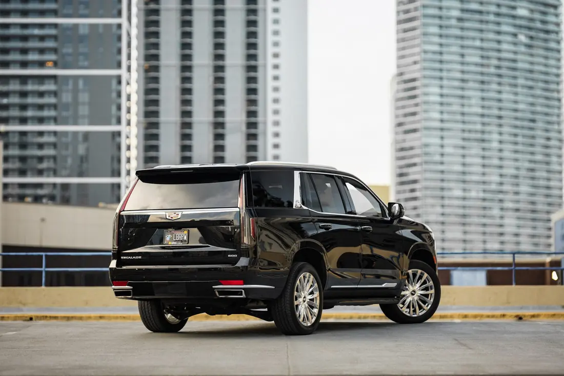 Cadillac Escalade - photo 2
