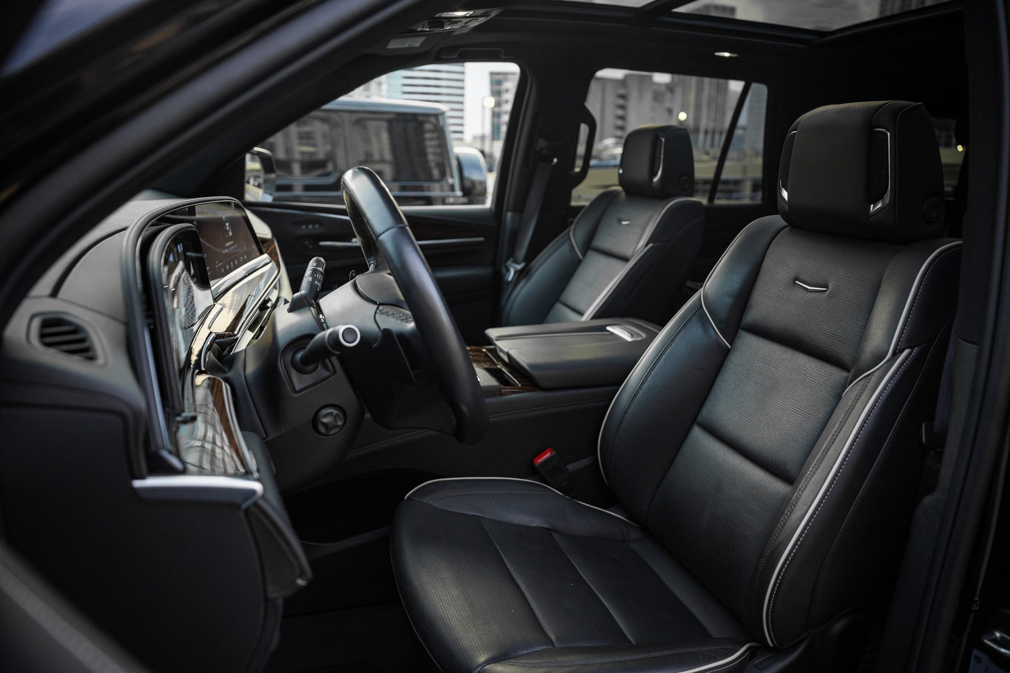 Cadillac Escalade — photo 5
